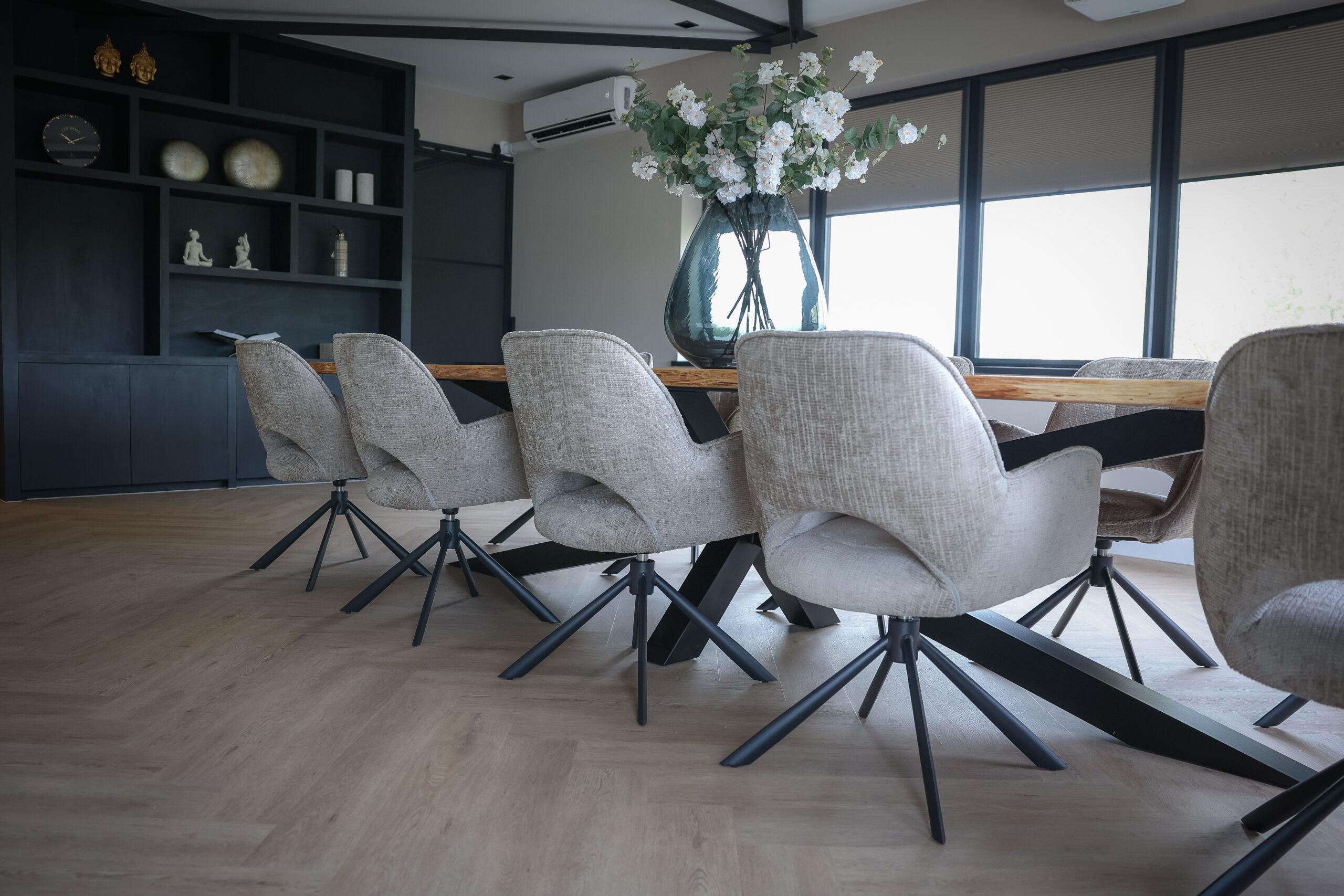 Jainy's Business Lounge