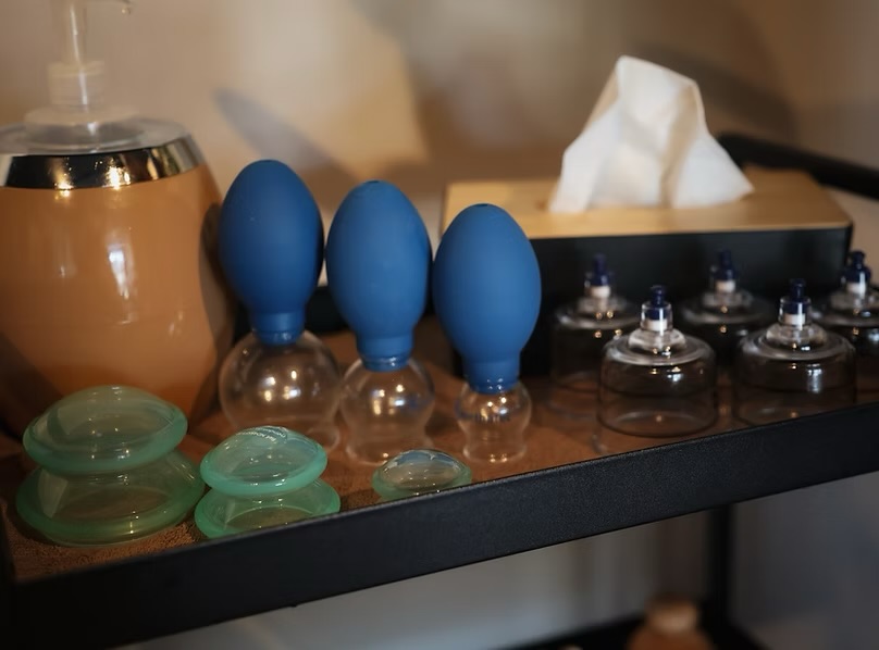 Cupping cups en materialen bij Flow & Glow Studio in Utrecht